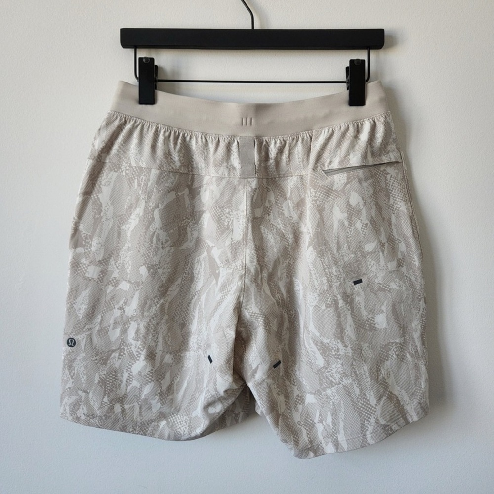 LULULEMON KYRL Grey White License To Train Shorts 7" Linerless Men's Large